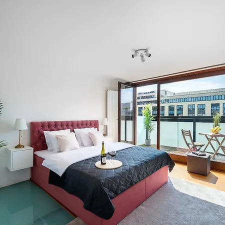 Apartment With Balcony And Parking Near The Prague Museum Exterior foto