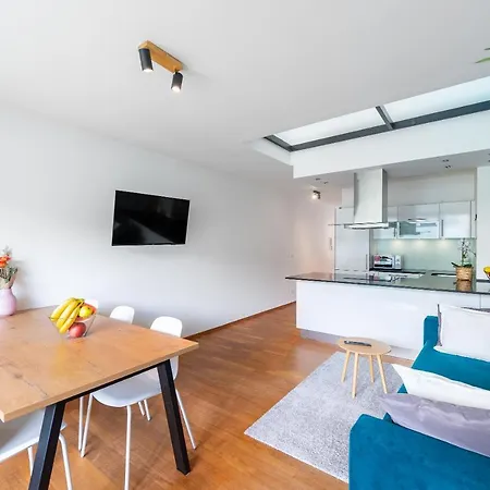 Apartment With Balcony And Parking Near The Prague Museum Exterior foto