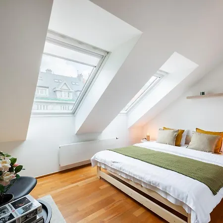 Apartment With Balcony And Parking Near The Prague Museum Exterior foto