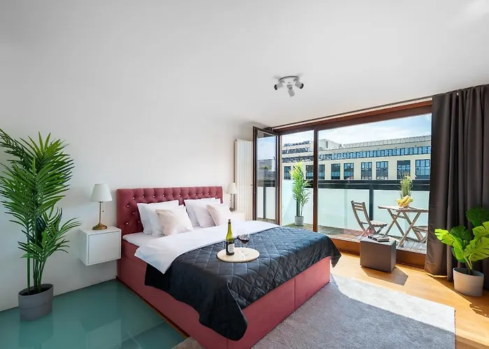 Apartment With Balcony And Parking Near The Prague Museum